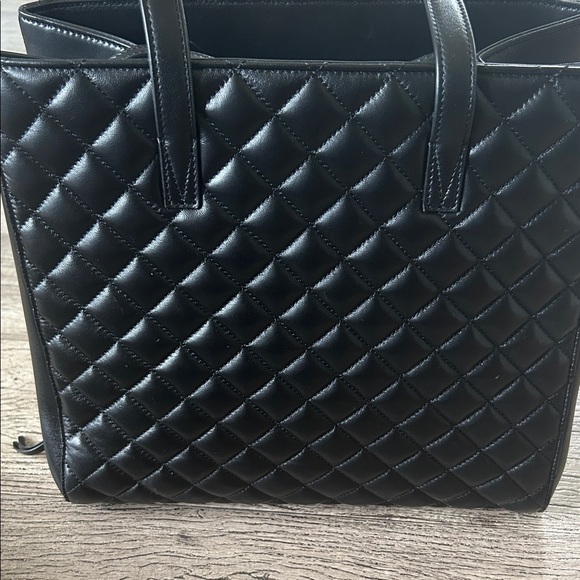 Versace Medusa Quilted Nappa Tote Bag and Attached Wallet Pouch - Picture 10 of 17